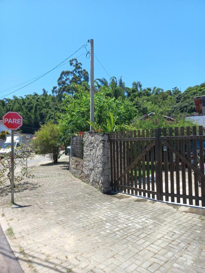 Edícula Simples, prático e ideal Ilhabela Esterno foto